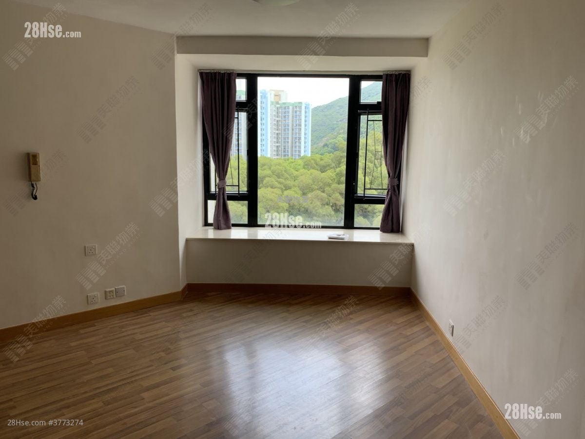 Kornhill Sell 3 Bedrooms , 2 Bathrooms 880 ft²