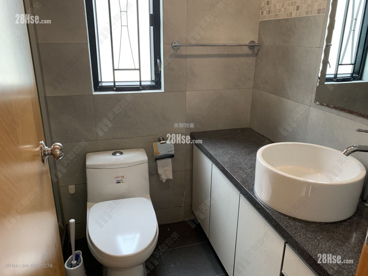 Kornhill Sell 3 Bedrooms , 2 Bathrooms 880 ft²