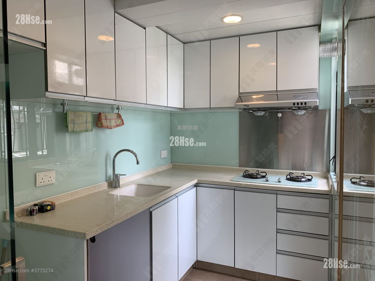 Kornhill Sell 3 Bedrooms , 2 Bathrooms 880 ft²