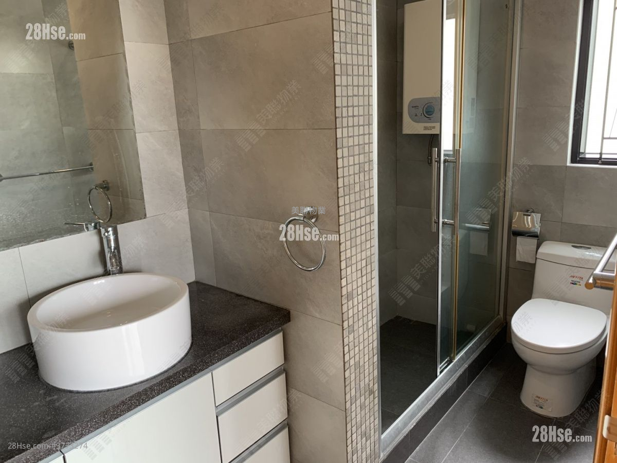 Kornhill Sell 3 Bedrooms , 2 Bathrooms 880 ft²