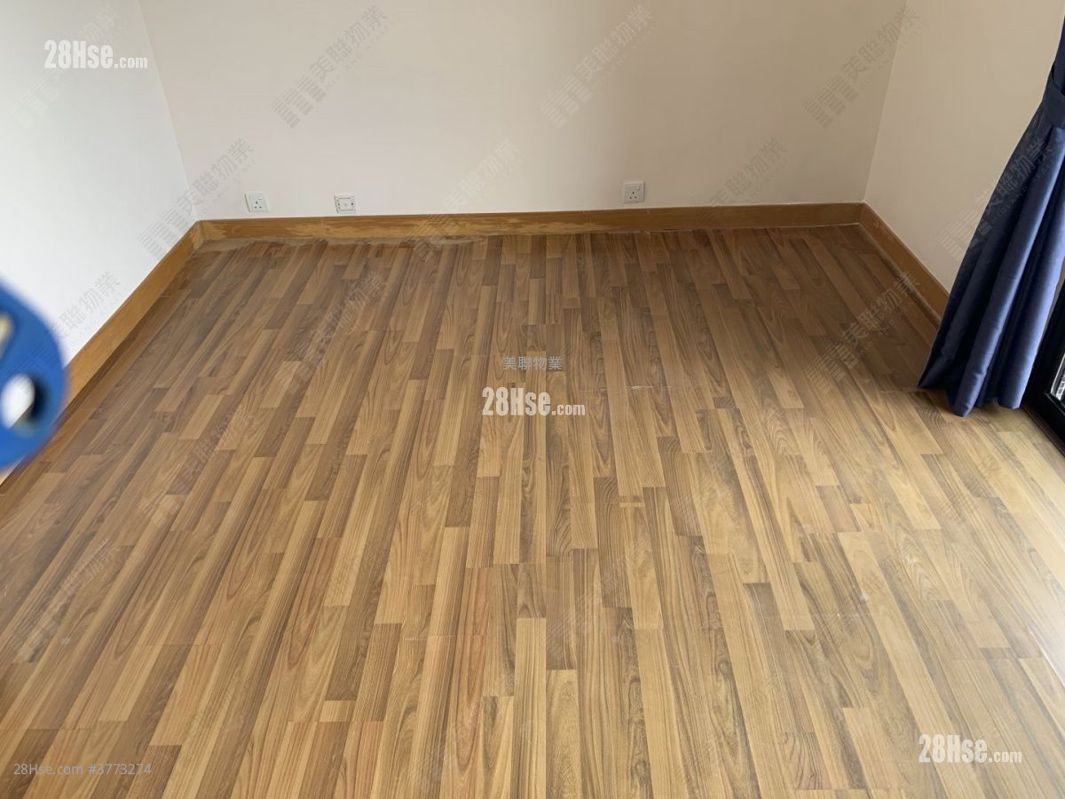 Kornhill Sell 3 Bedrooms , 2 Bathrooms 880 ft²