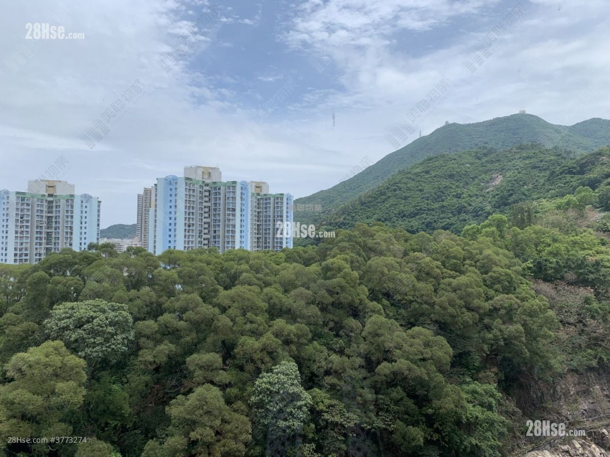 Kornhill Sell 3 Bedrooms , 2 Bathrooms 880 ft²