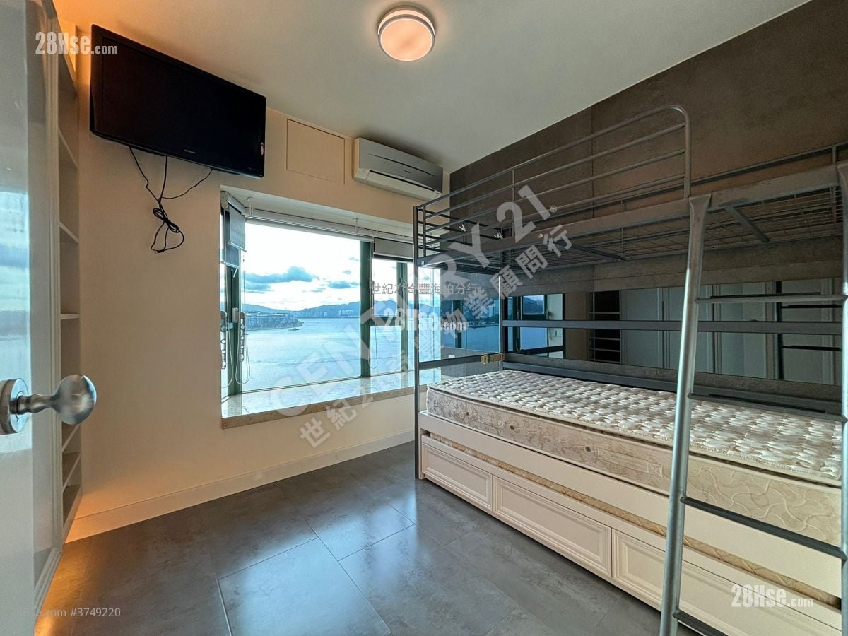 Vista Paradiso Sell 3 Bedrooms , 2 Bathrooms 918 ft²