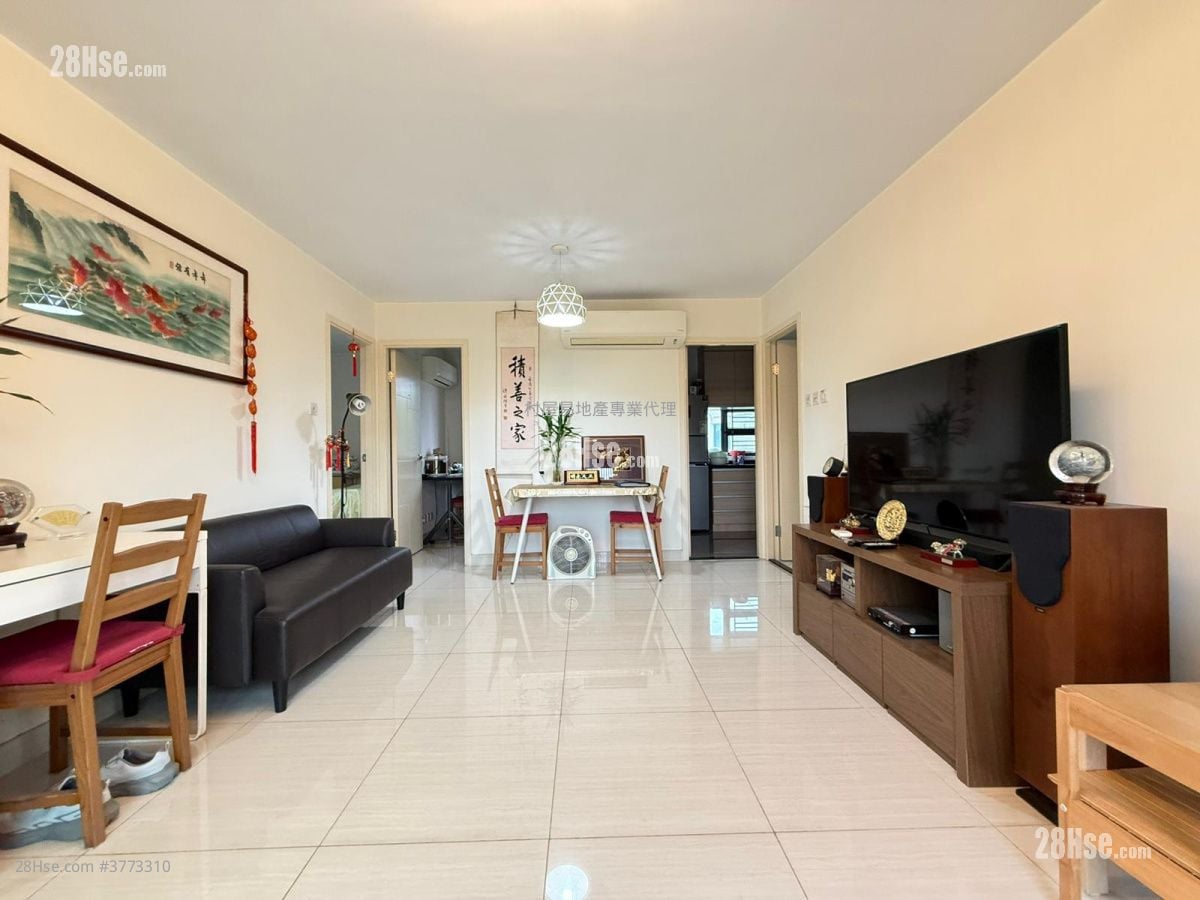 Village Sell 3 Bedrooms , 1 Bathroom 1,400 ft²