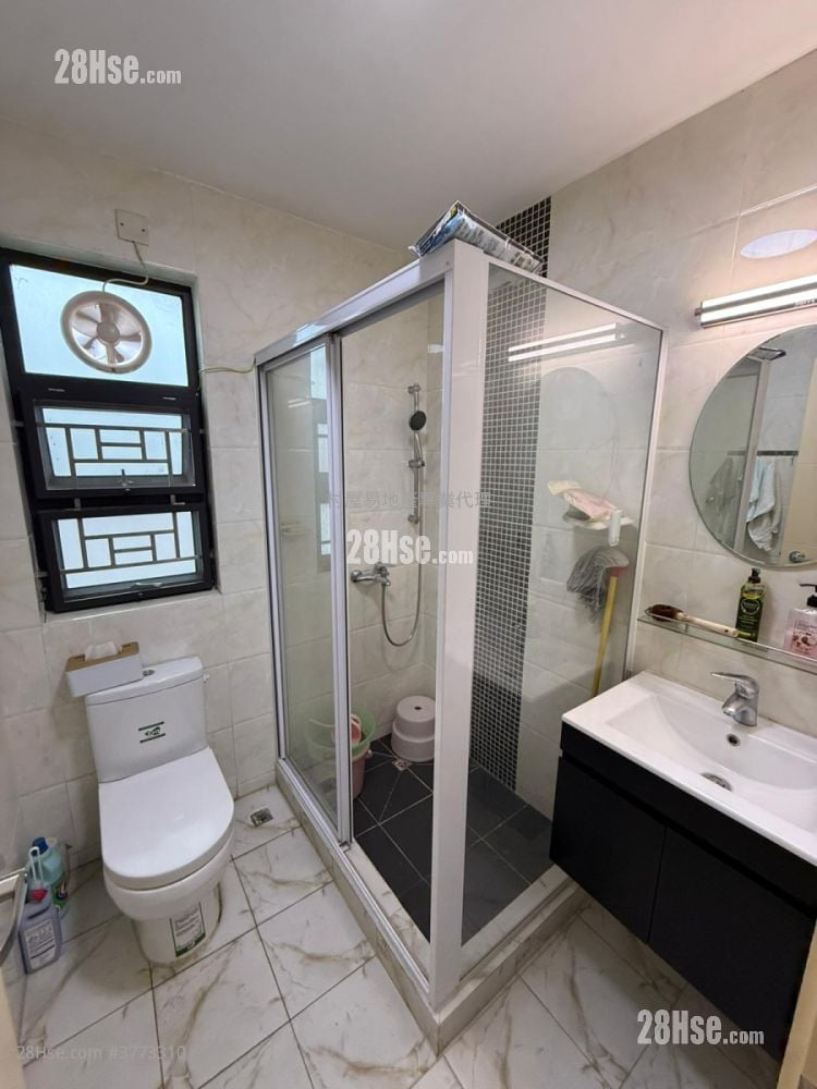 Village Sell 3 Bedrooms , 1 Bathroom 1,400 ft²