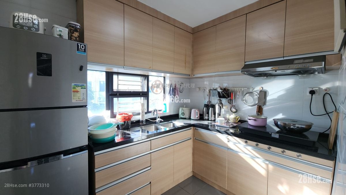 Village Sell 3 Bedrooms , 1 Bathroom 1,400 ft²