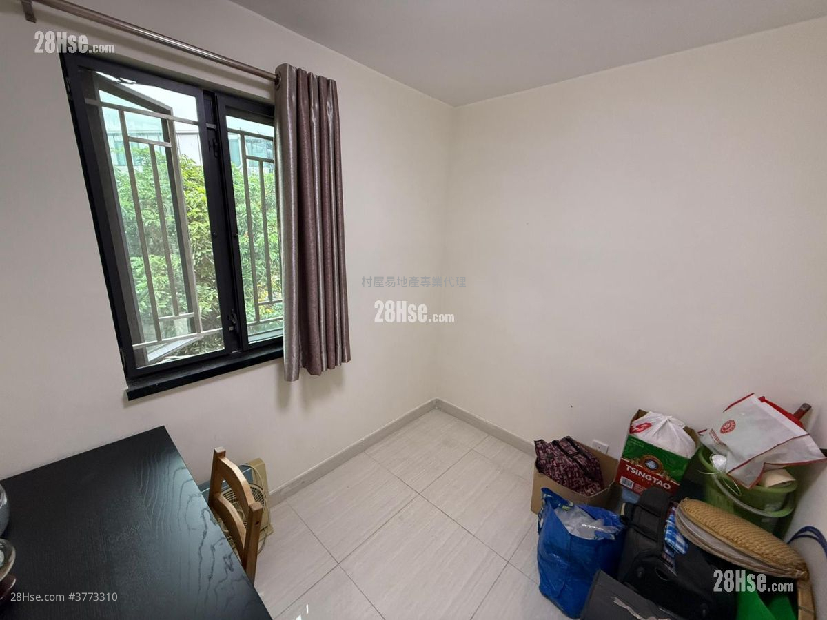 Village Sell 3 Bedrooms , 1 Bathroom 1,400 ft²