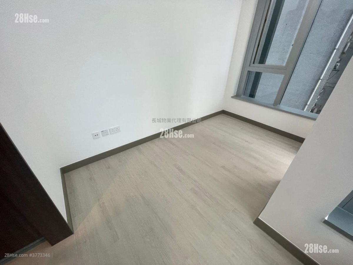 L Living 23 Sell Studio , 1 Bathroom 276 ft²