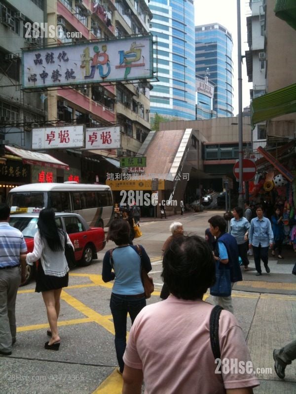 Wah Yuen Building Sell 4 Bedrooms , 4 Bathrooms 631 ft²