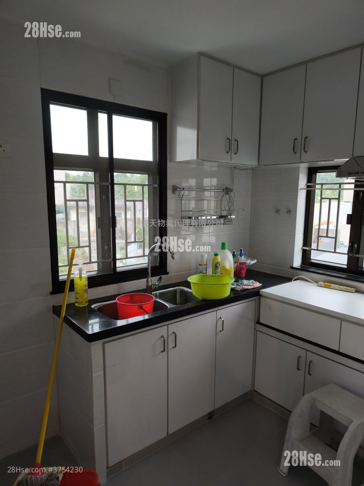 村屋 租盘 3 房 , 2 浴室 630 平方尺