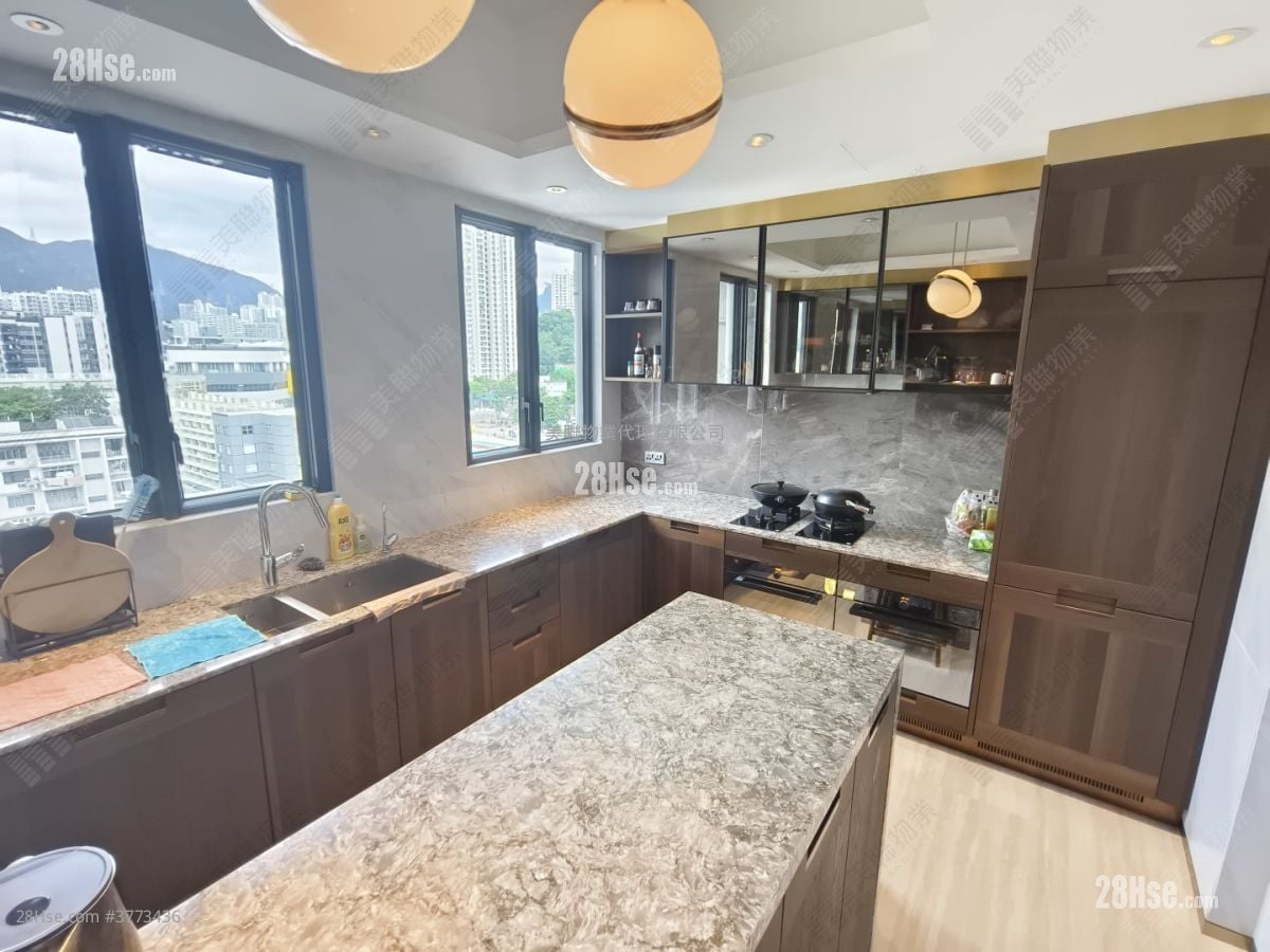 Ayton Sell 4 Bedrooms , 4 Bathrooms 1,189 ft²