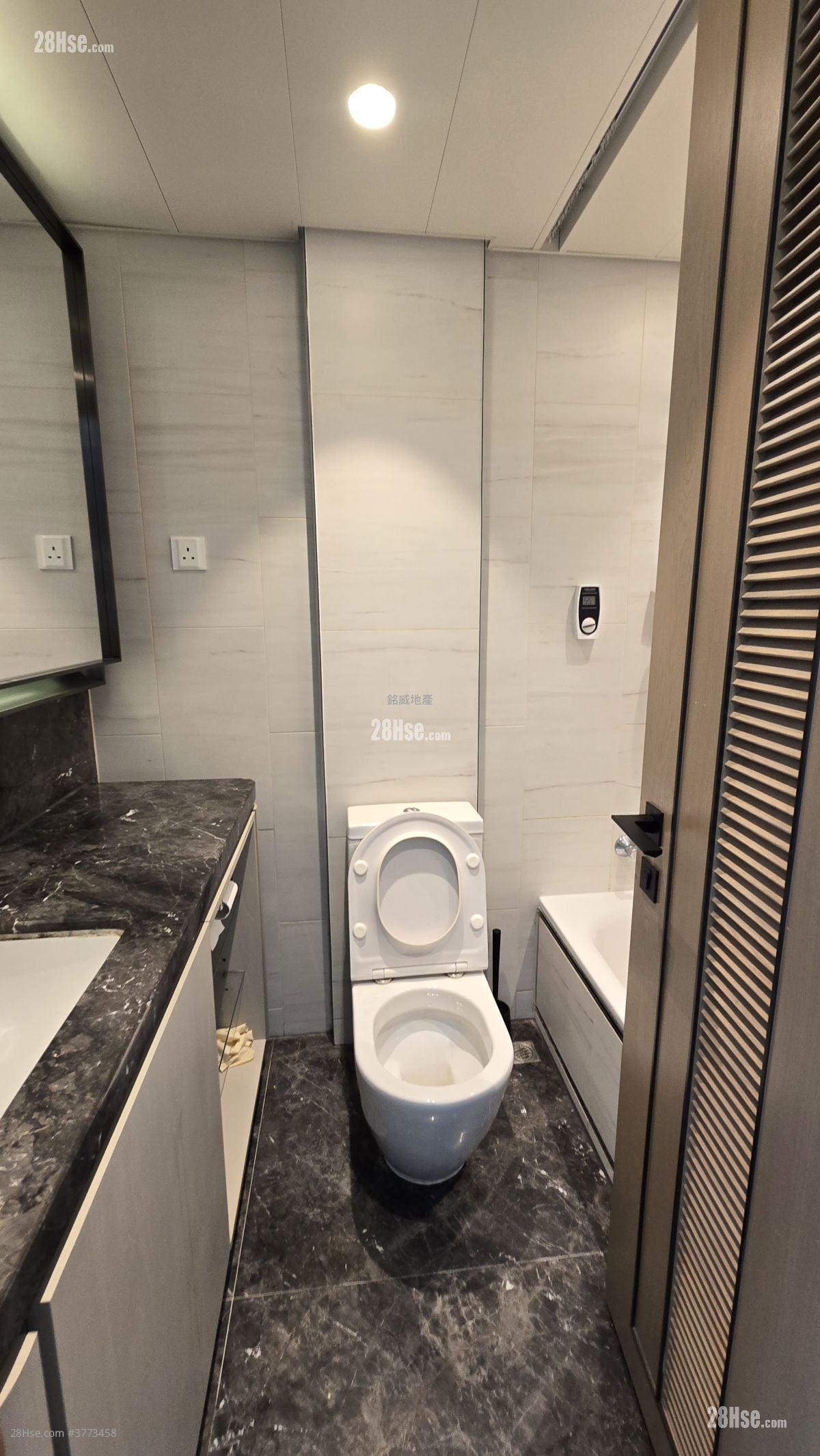 #LYOS 租盘 2 房 451 平方尺