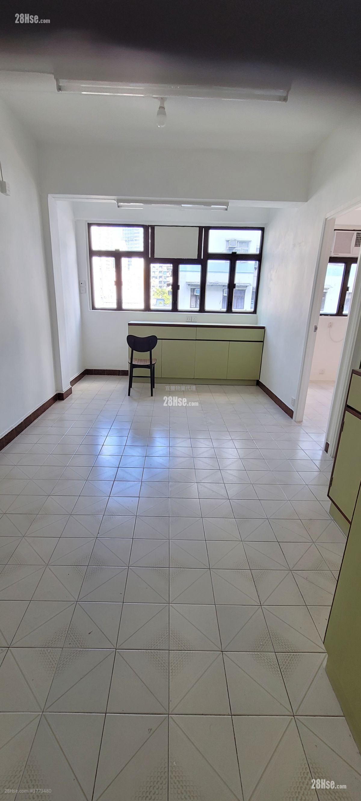 Tung Lee Mansion Sell 2 Bedrooms , 1 Bathroom 390 ft²