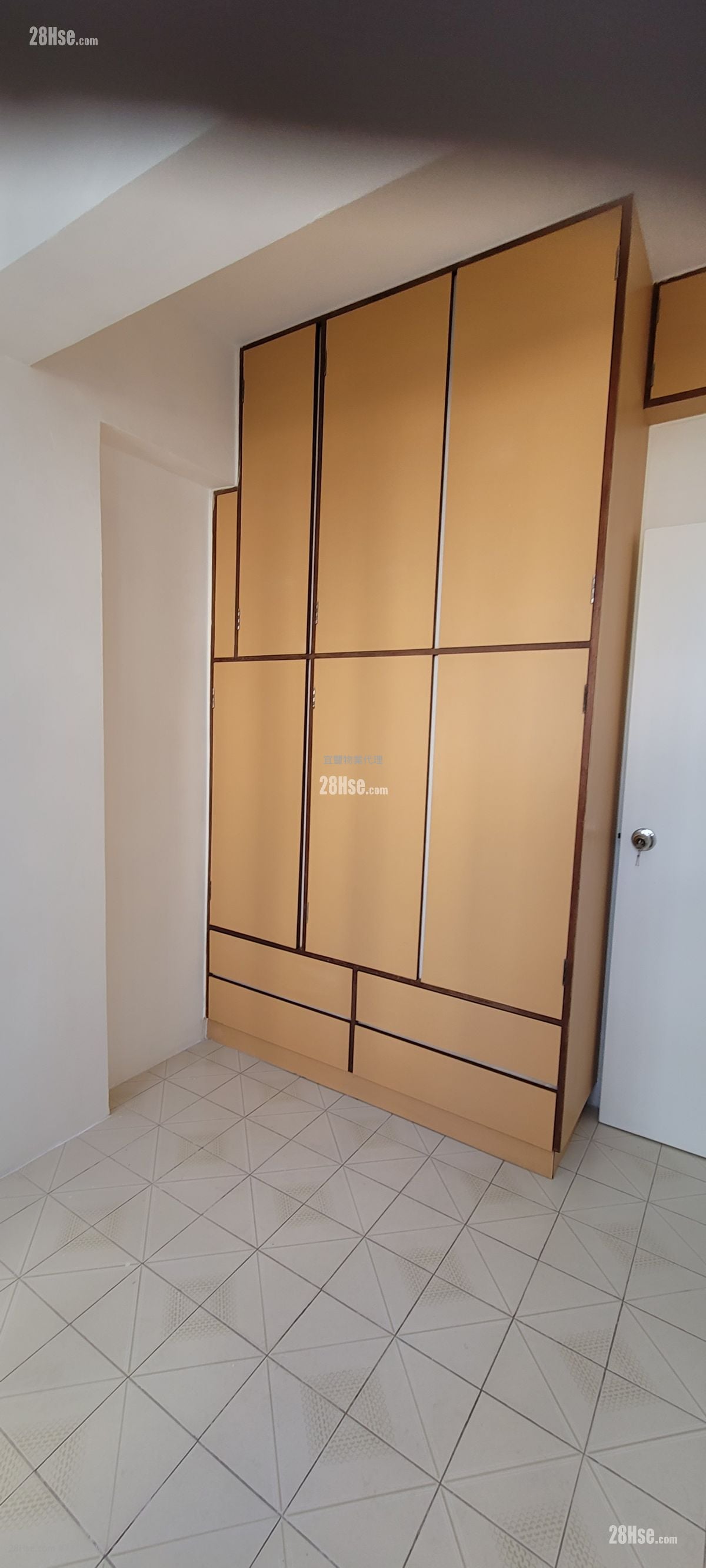 Tung Lee Mansion Sell 2 Bedrooms , 1 Bathroom 390 ft²