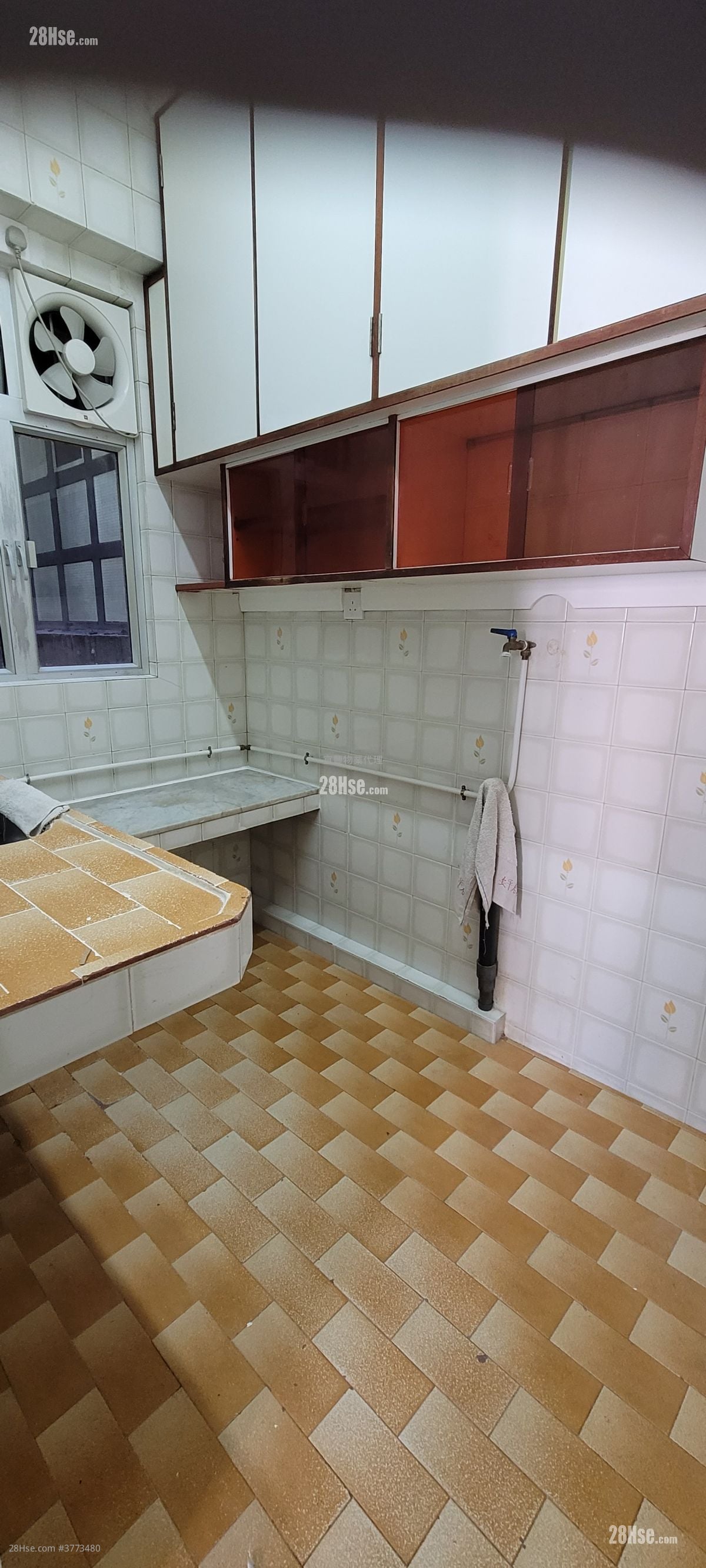 Tung Lee Mansion Sell 2 Bedrooms , 1 Bathroom 390 ft²