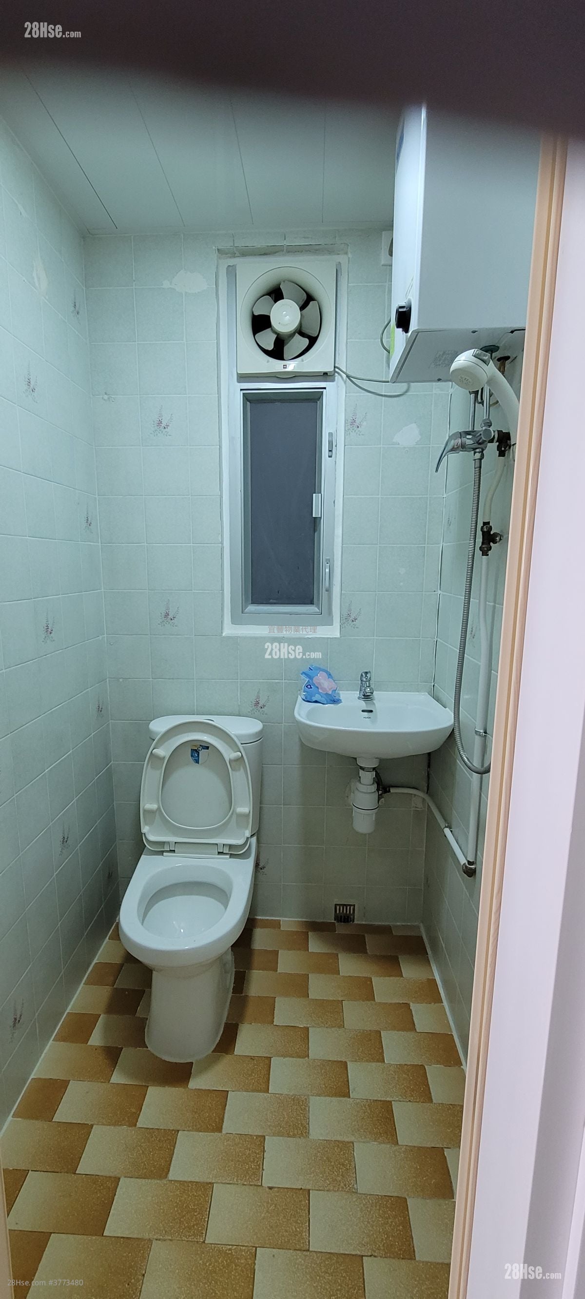 Tung Lee Mansion Sell 2 Bedrooms , 1 Bathroom 390 ft²