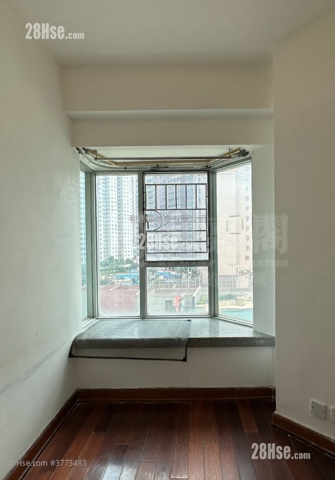 Marbella Sell 2 Bedrooms , 1 Bathroom 506 ft²