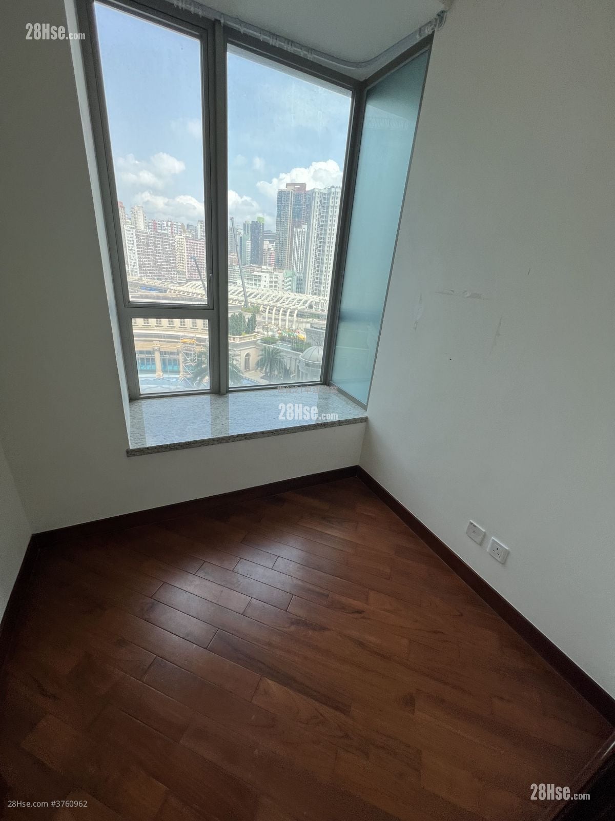 The Coronation Sell 2 Bedrooms , 1 Bathroom 513 ft²