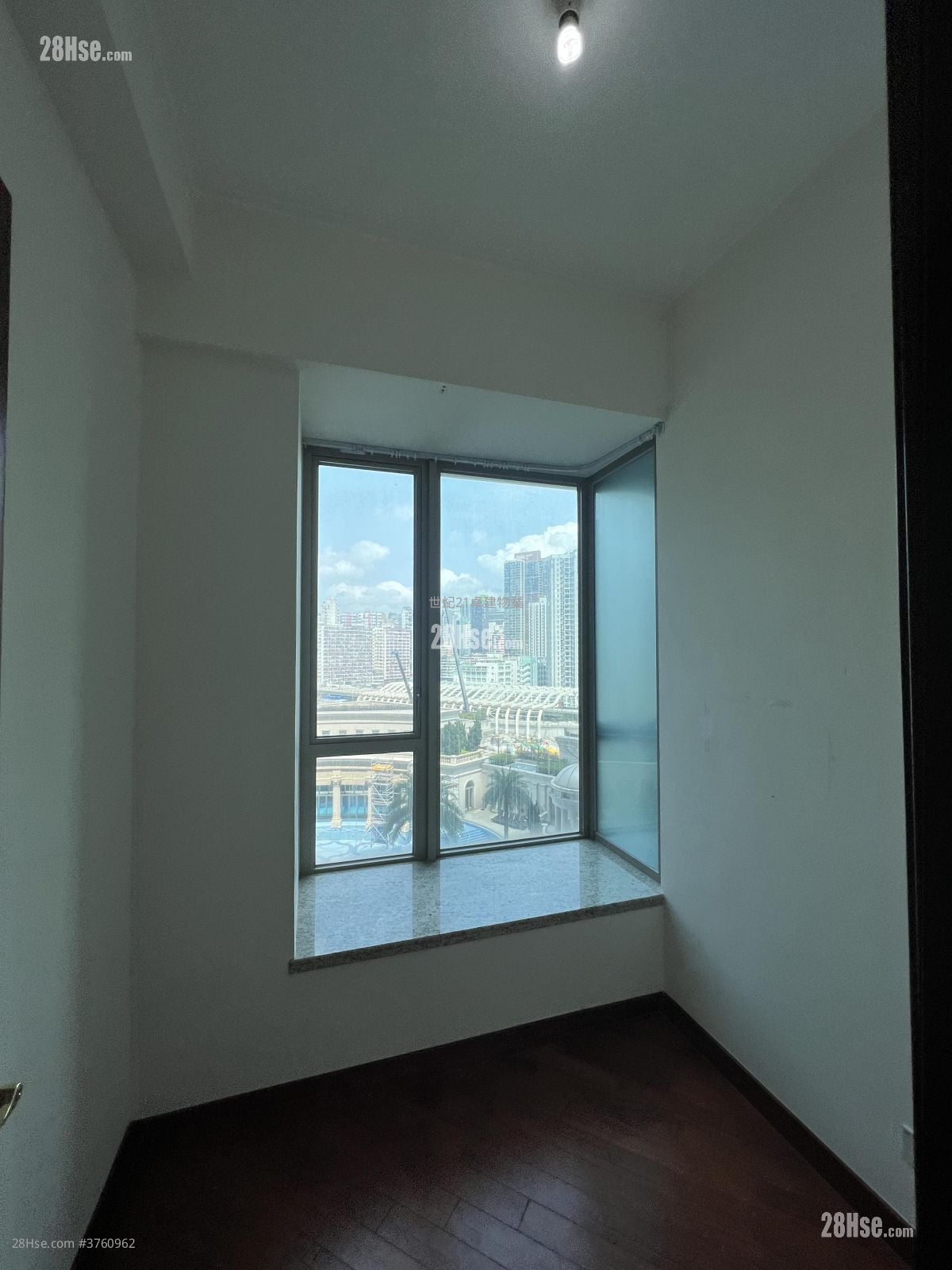 The Coronation Sell 2 Bedrooms , 1 Bathroom 513 ft²