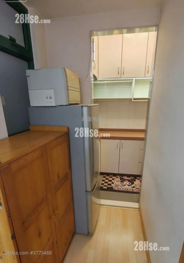 Lai Luen Building Sell 2 Bedrooms , 1 Bathroom 302 ft²