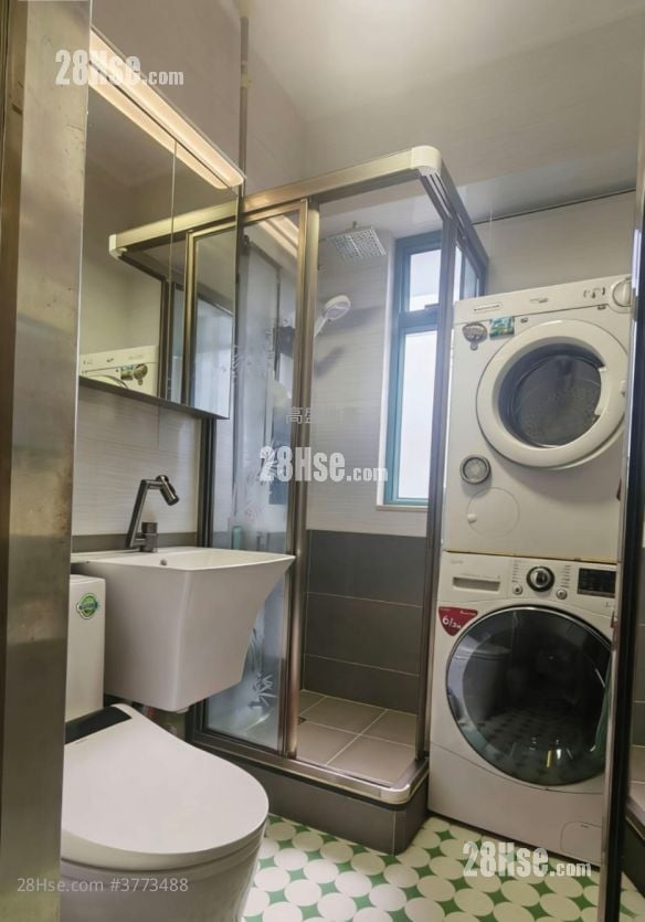 Lai Luen Building Sell 2 Bedrooms , 1 Bathroom 302 ft²