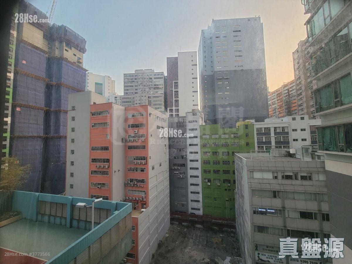 Indihome Sell 2 Bedrooms , 1 Bathroom 420 ft²