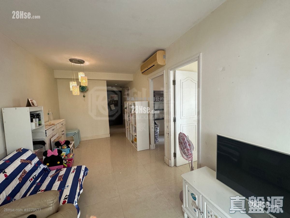 Central Park Towers Sell 2 Bedrooms , 1 Bathroom 502 ft²