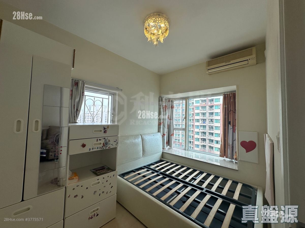 Central Park Towers Sell 2 Bedrooms , 1 Bathroom 502 ft²