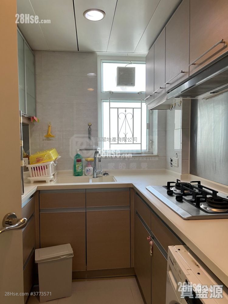 Central Park Towers Sell 2 Bedrooms , 1 Bathroom 502 ft²