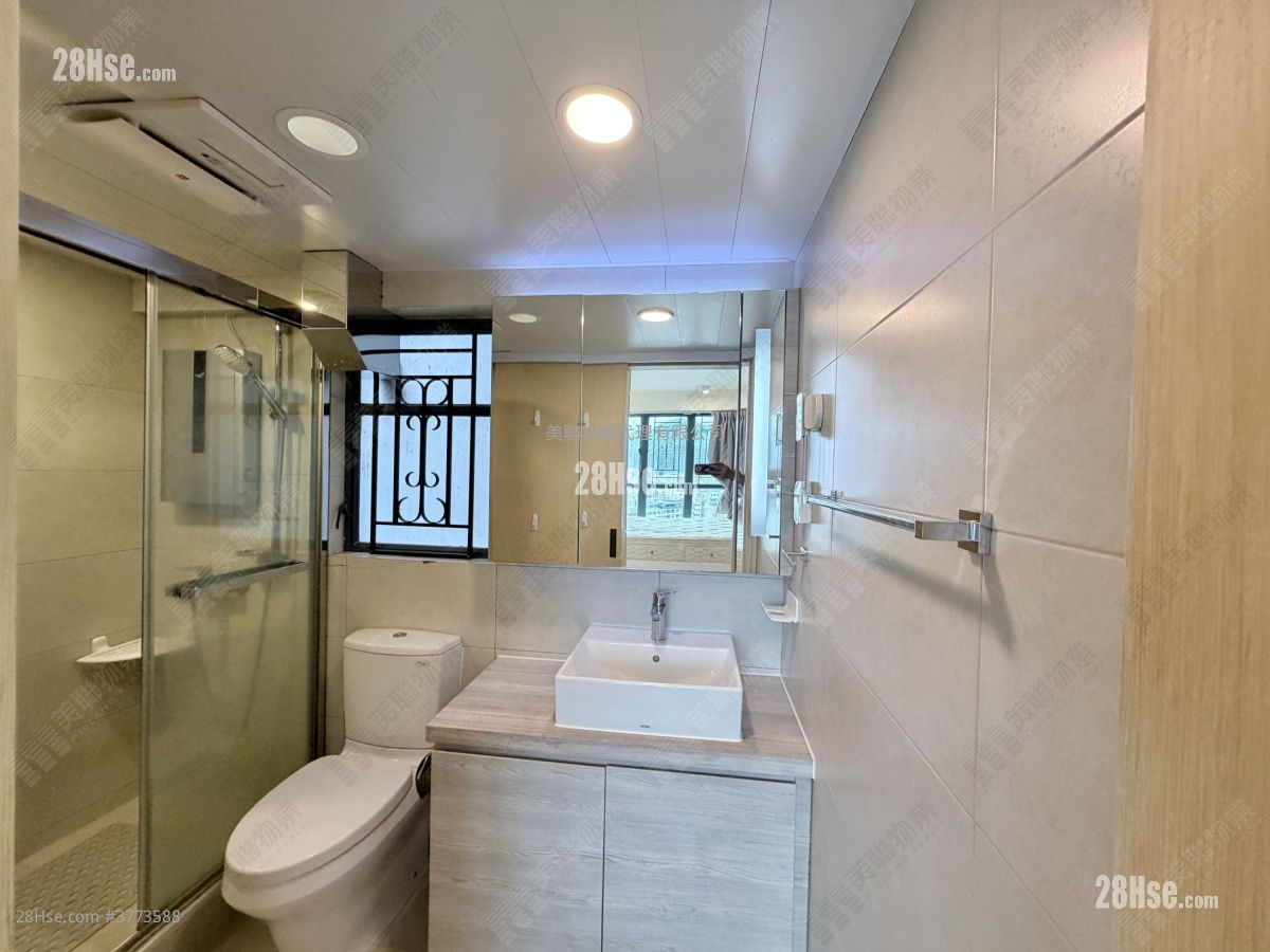 The Regalia Sell 3 Bedrooms , 3 Bathrooms 859 ft²