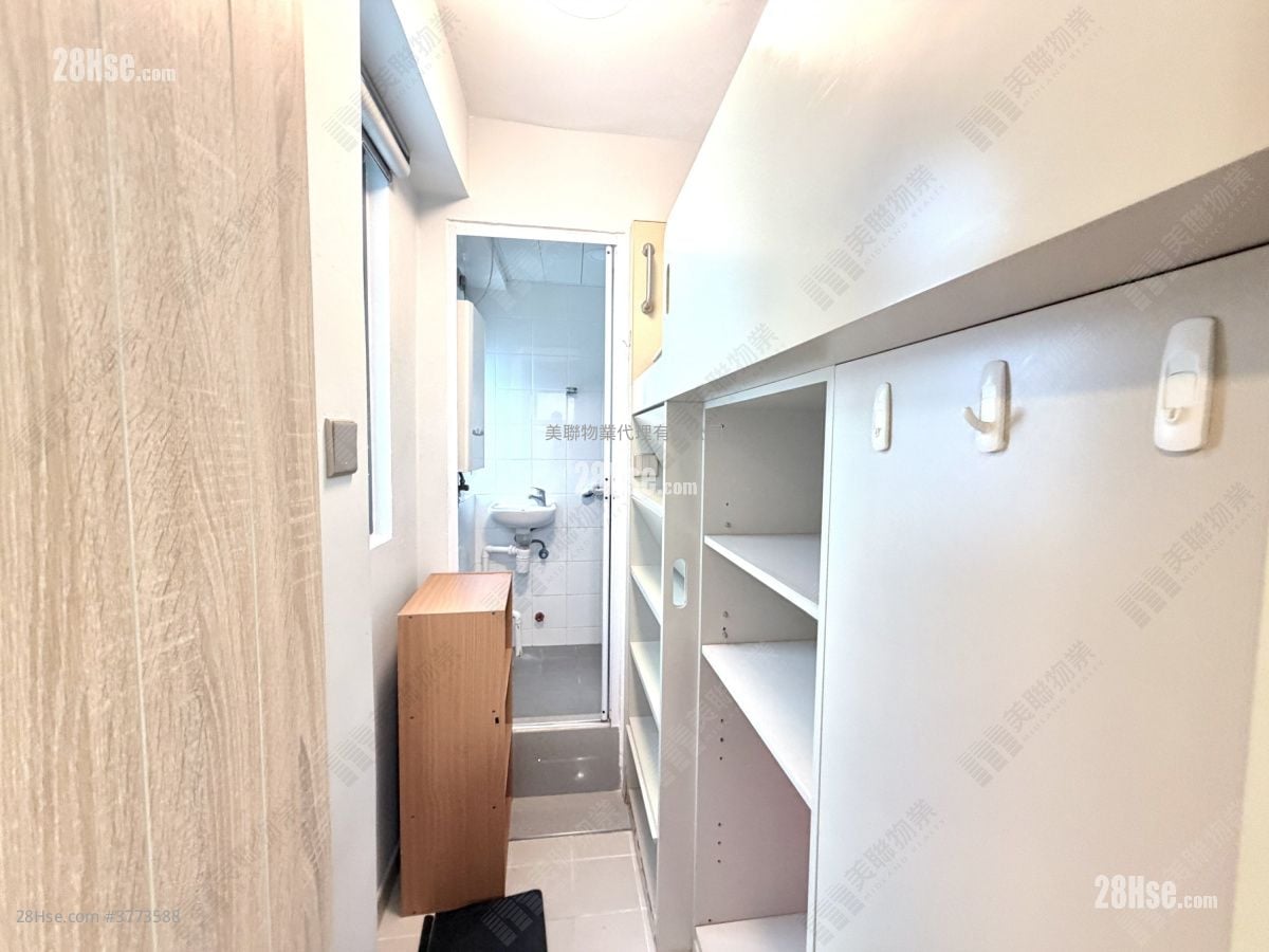 The Regalia Sell 3 Bedrooms , 3 Bathrooms 859 ft²