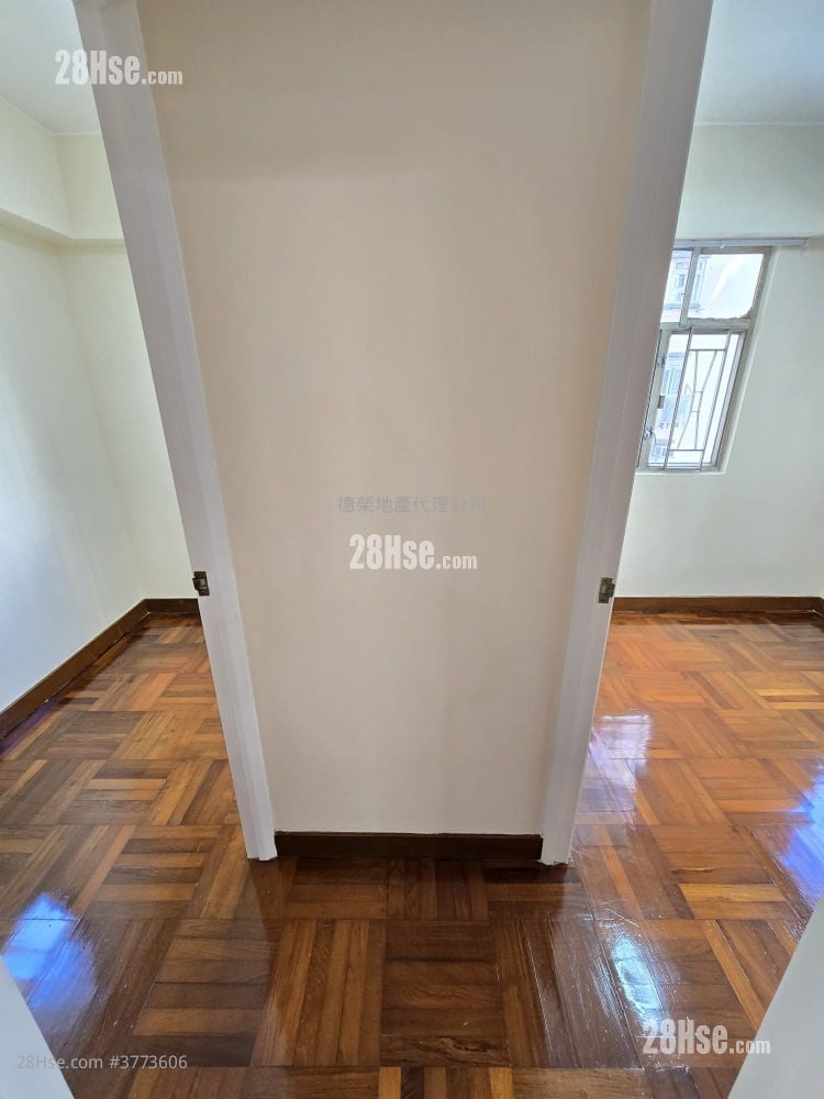 Whampoa Estate Sell 2 Bedrooms , 1 Bathroom 380 ft²