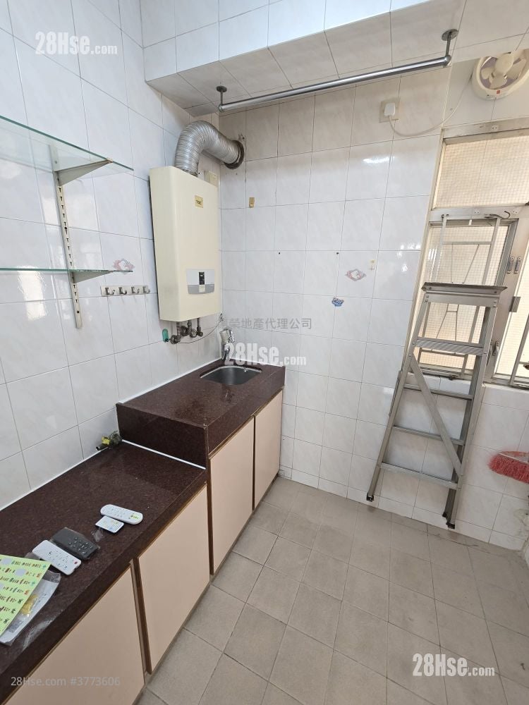 Whampoa Estate Sell 2 Bedrooms , 1 Bathroom 380 ft²