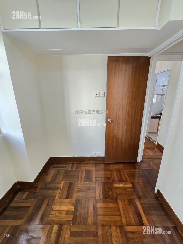 Whampoa Estate Sell 2 Bedrooms , 1 Bathroom 380 ft²