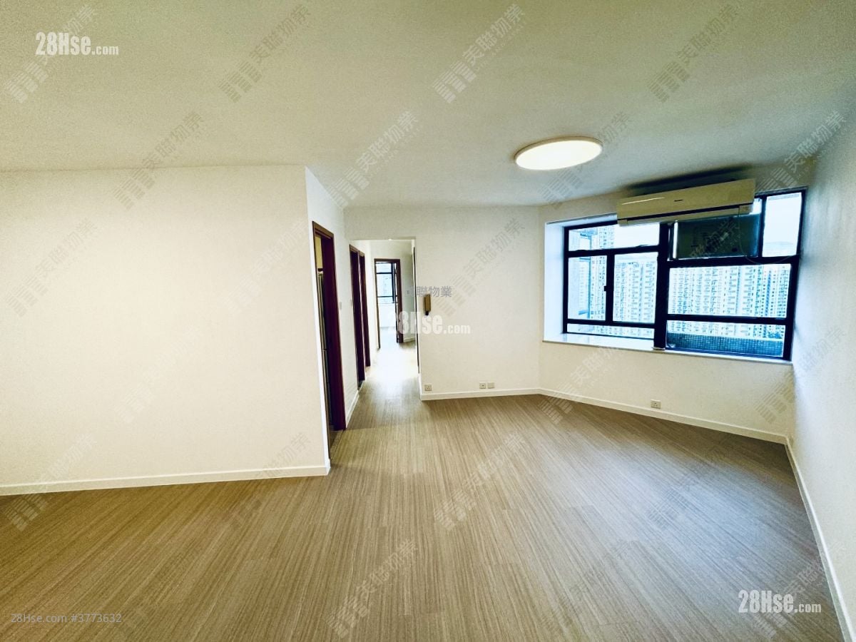 Kornhill Sell 3 Bedrooms 710 ft²