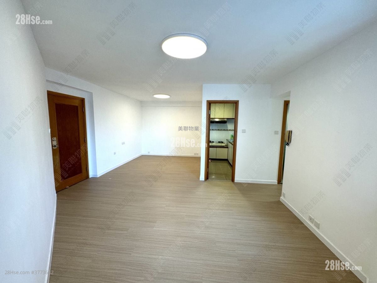 Kornhill Sell 3 Bedrooms 710 ft²