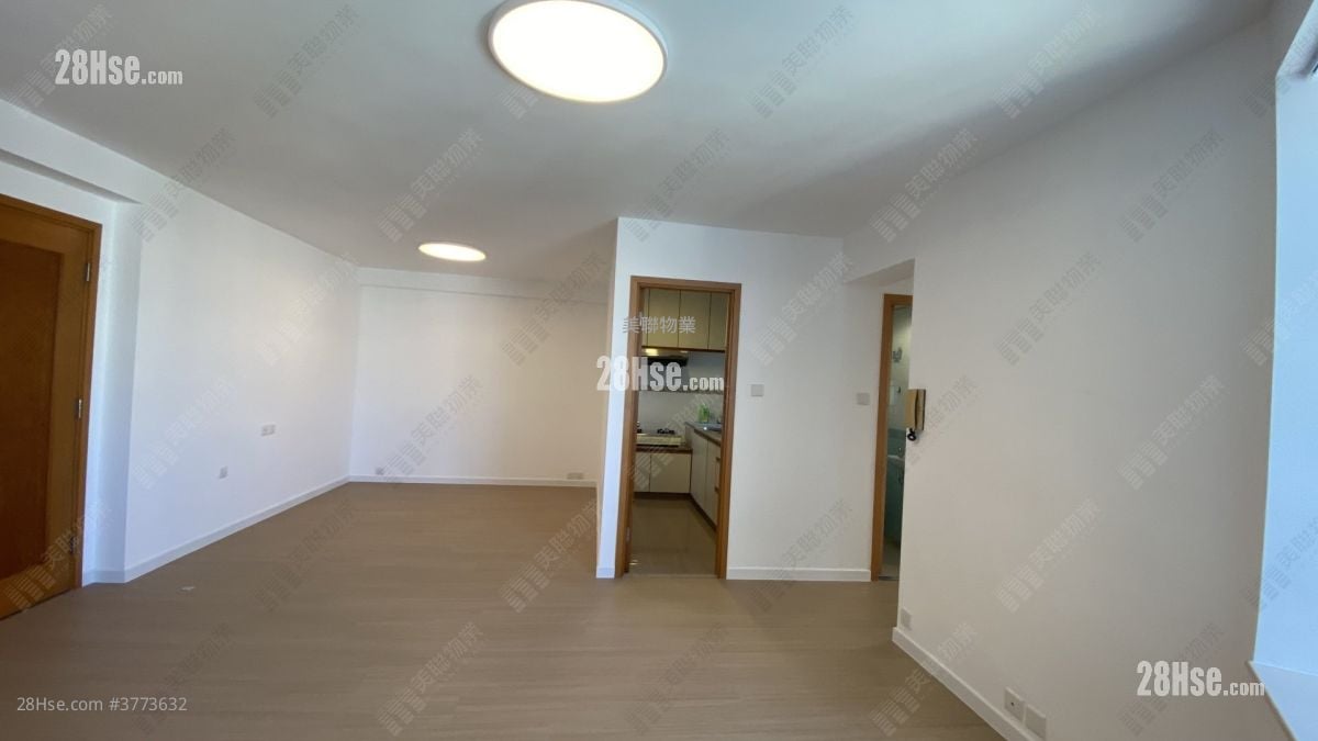 Kornhill Sell 3 Bedrooms 710 ft²