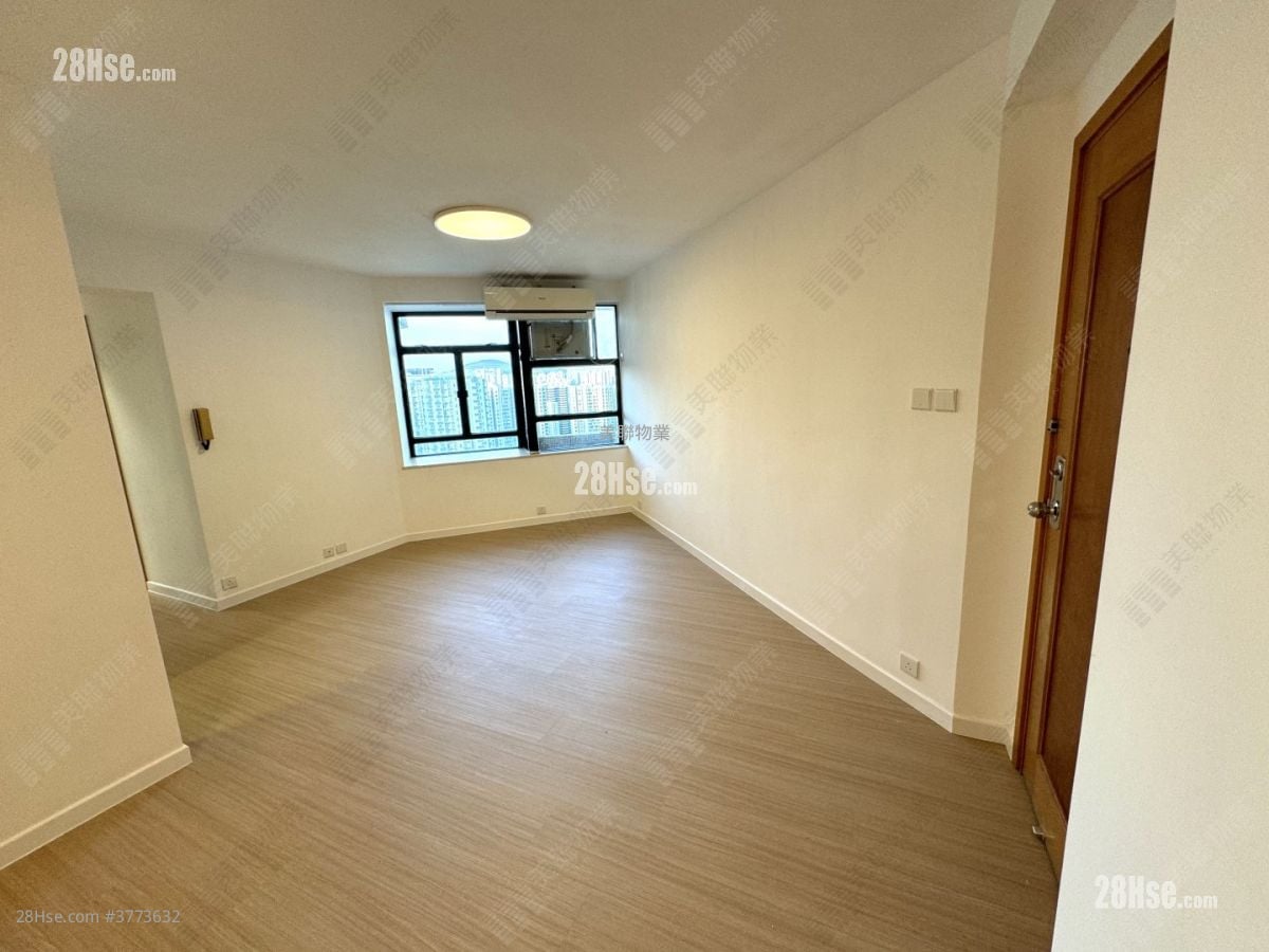 Kornhill Sell 3 Bedrooms 710 ft²