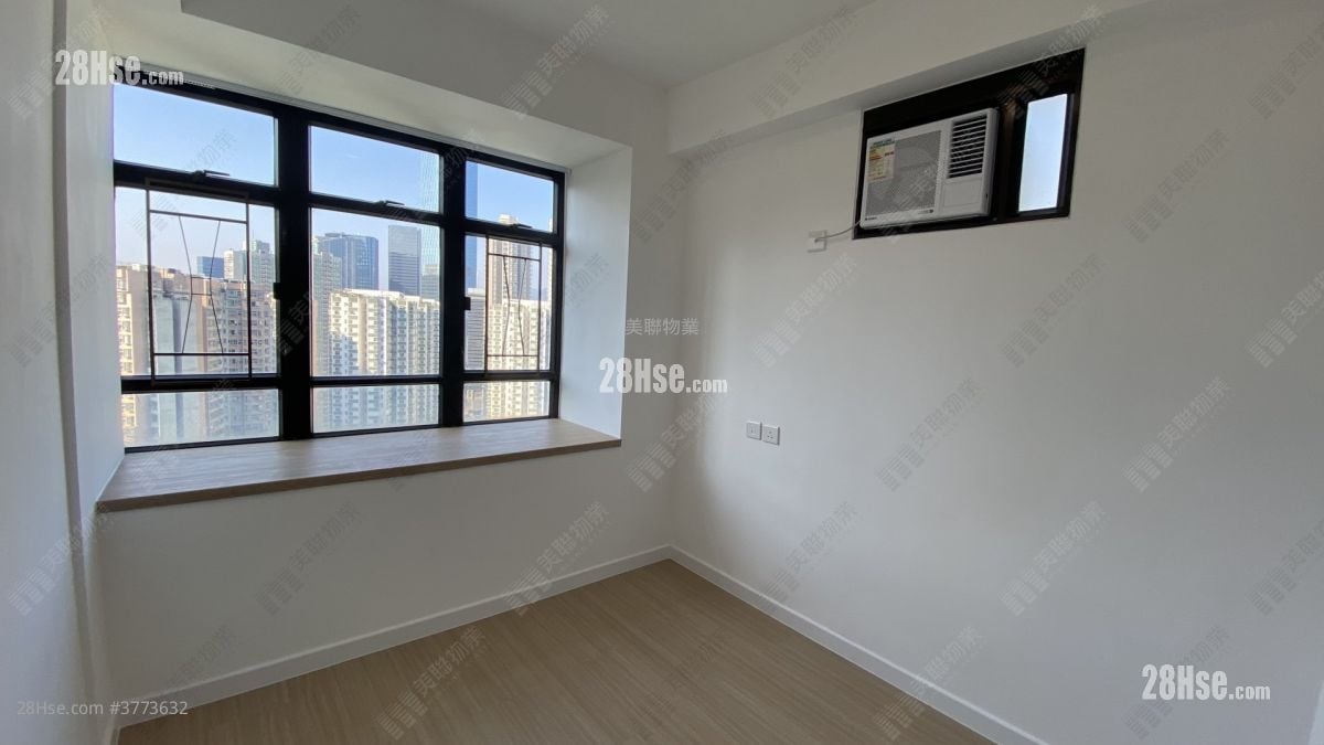 Kornhill Sell 3 Bedrooms 710 ft²