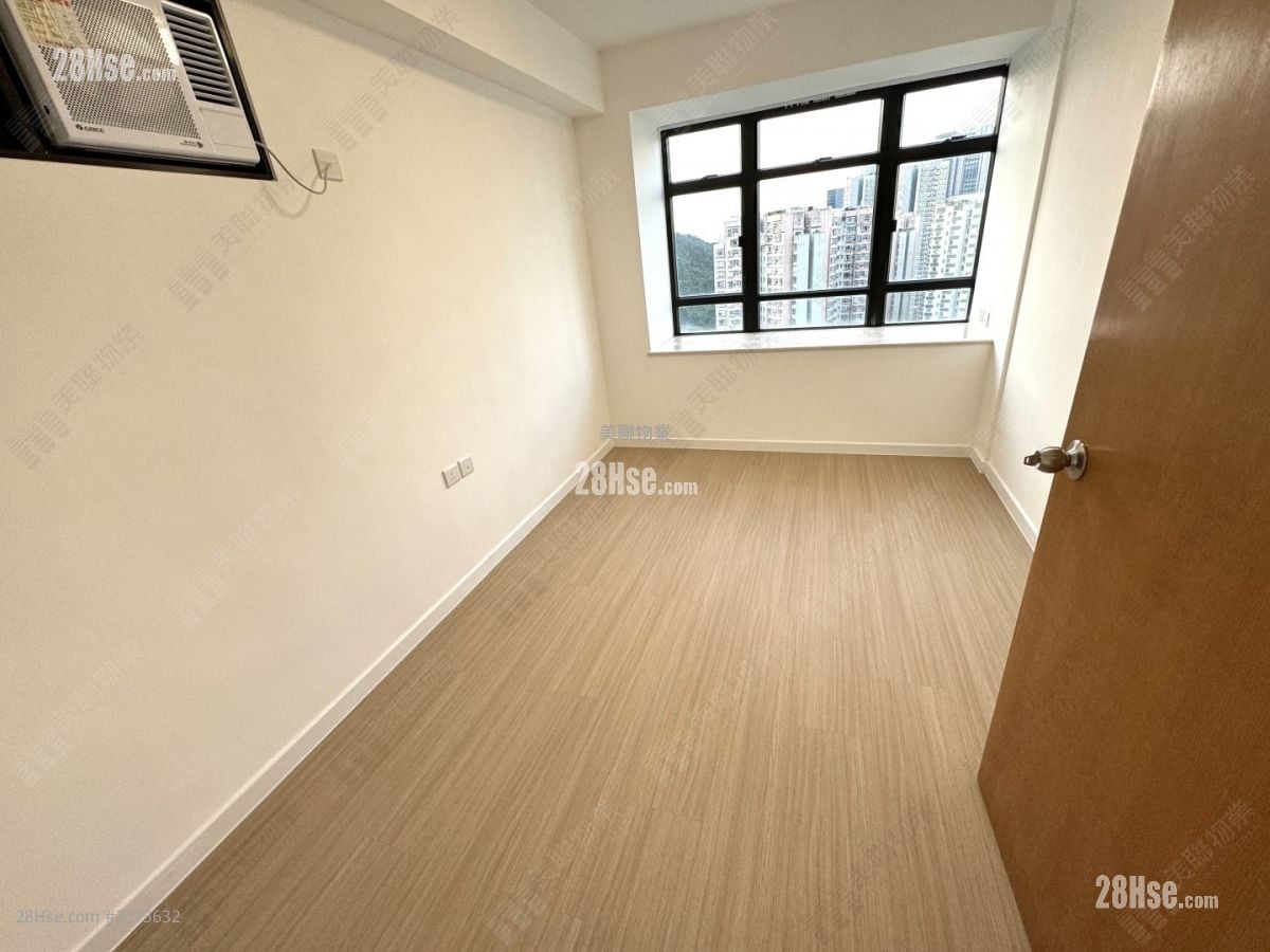 Kornhill Sell 3 Bedrooms 710 ft²