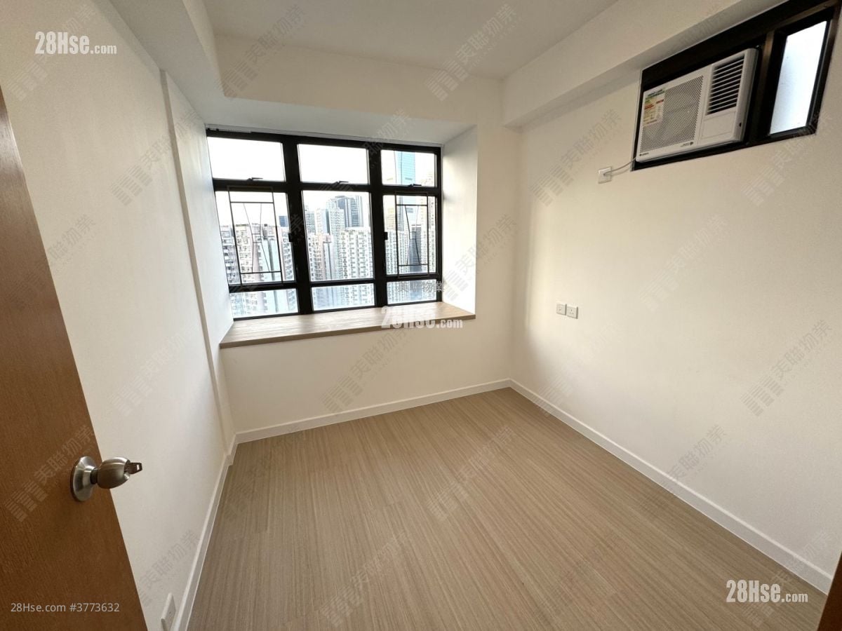 Kornhill Sell 3 Bedrooms 710 ft²