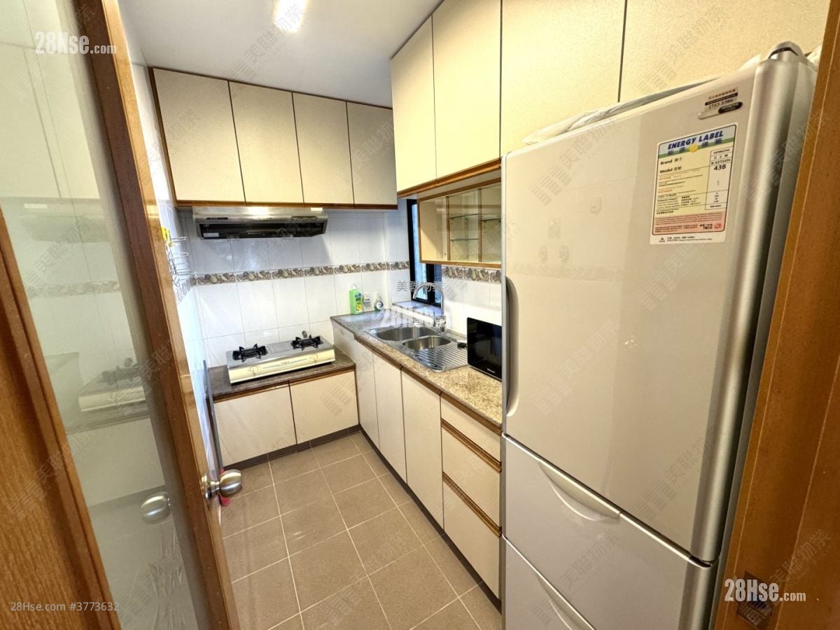 Kornhill Sell 3 Bedrooms 710 ft²