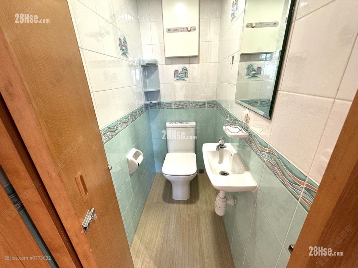 Kornhill Sell 3 Bedrooms 710 ft²