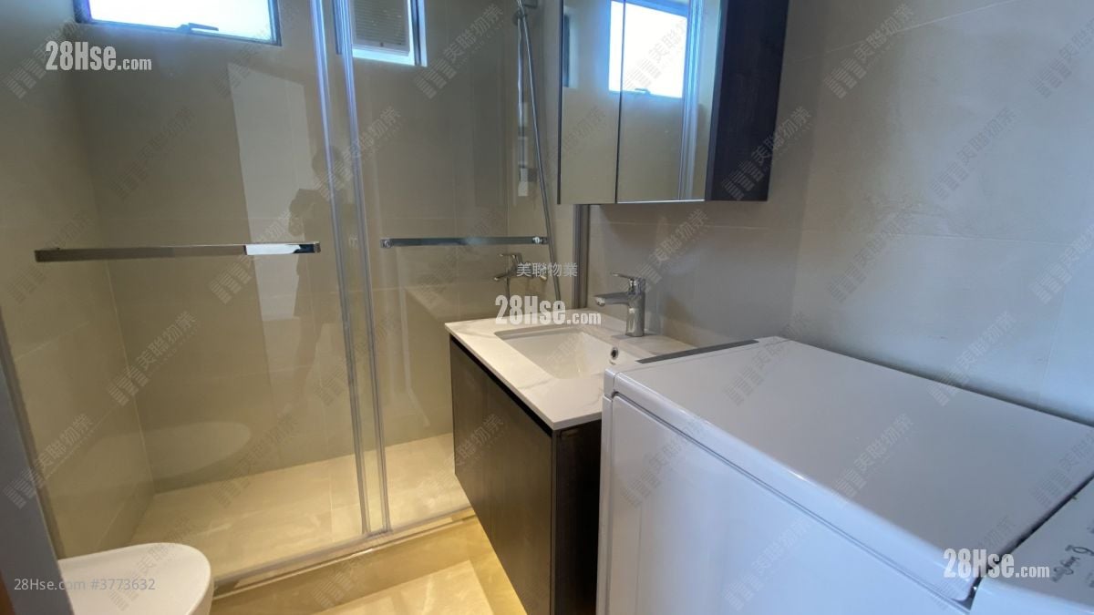 Kornhill Sell 3 Bedrooms 710 ft²