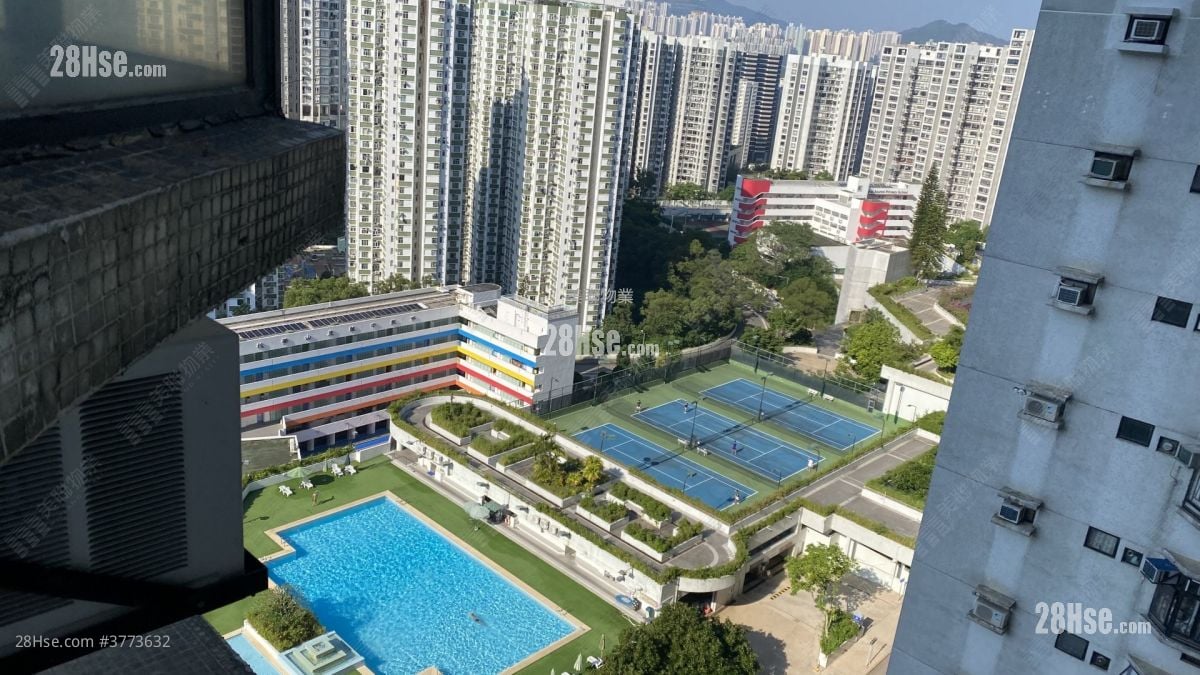 Kornhill Sell 3 Bedrooms 710 ft²