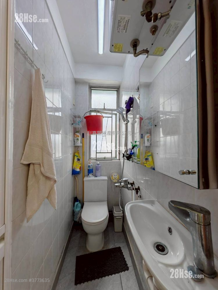 Wun Fat Building Sell 2 Bedrooms , 1 Bathroom 269 ft²