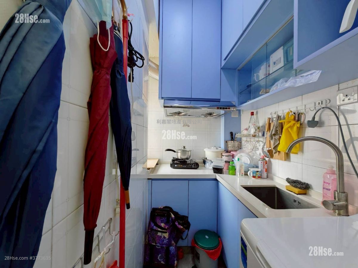 Wun Fat Building Sell 2 Bedrooms , 1 Bathroom 269 ft²