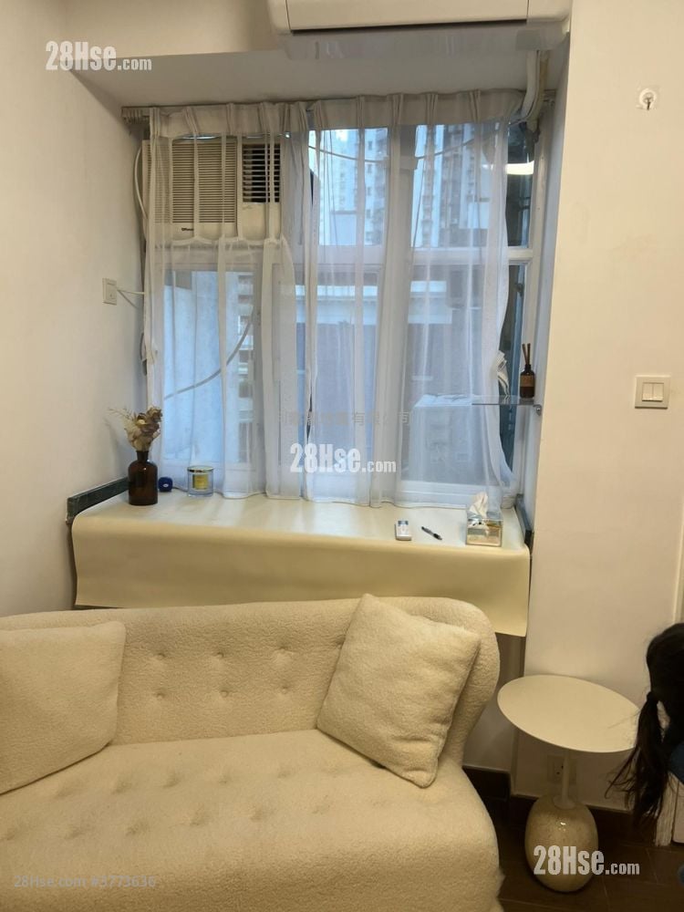 Woodland Court Sell 1 Bedroom , 1 Bathroom 364 ft²