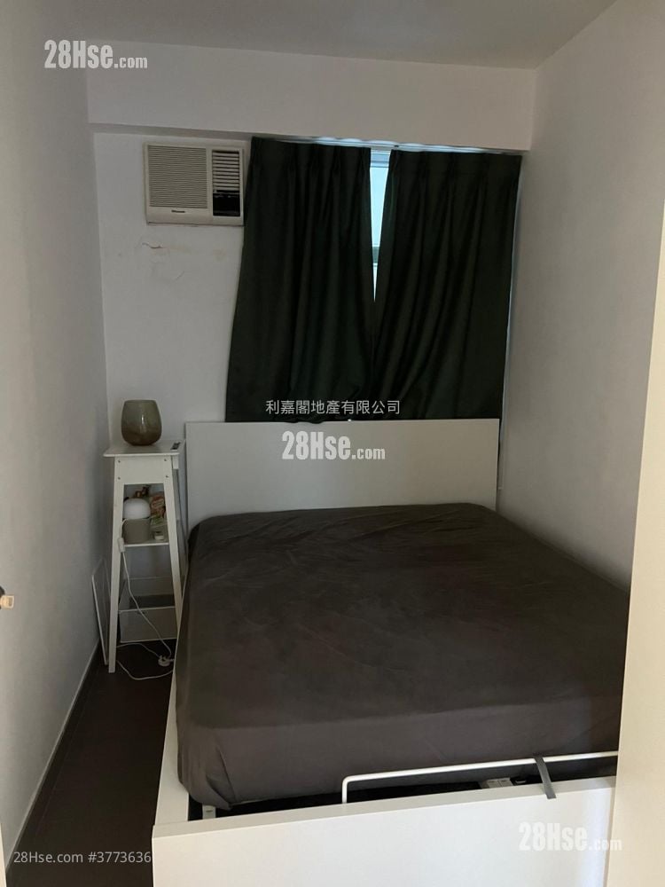 Woodland Court Sell 1 Bedroom , 1 Bathroom 364 ft²