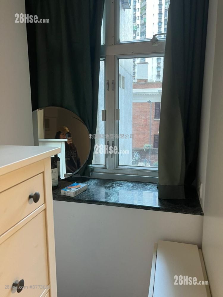 Woodland Court Sell 1 Bedroom , 1 Bathroom 364 ft²